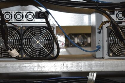 Cleanspark groove Bitcoin 'Hodl' strategy to stop dilution via equity Raise