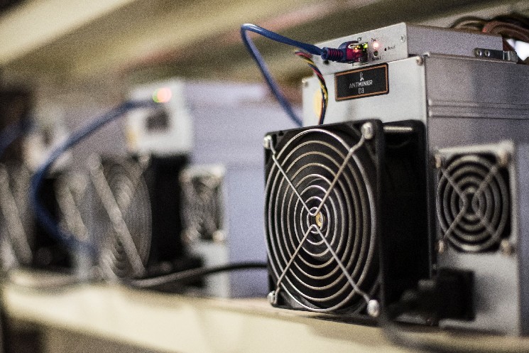 HUT 8 doubles Coinbase's Bitcoin-aid loans up to $130 million and locks at a lower rate