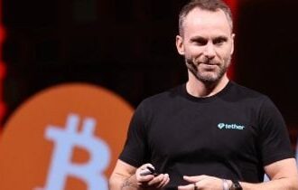 Paolo Ardoino connects to an open source Bitcoin mining operating system to empower small, medium-sized miners