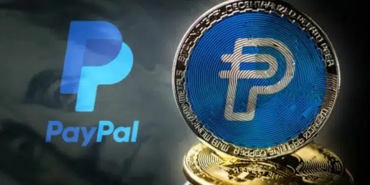 Logo convencional de Paypal y de una moneda fisica sobre la misma empresa.